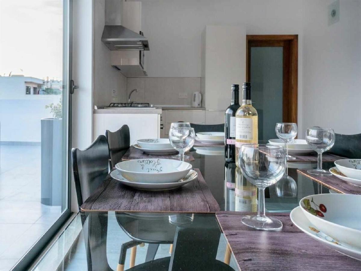 Stunning Penthouse Roof Terrace & Communal Swimming Pool St. Paul's Bay Exterior foto