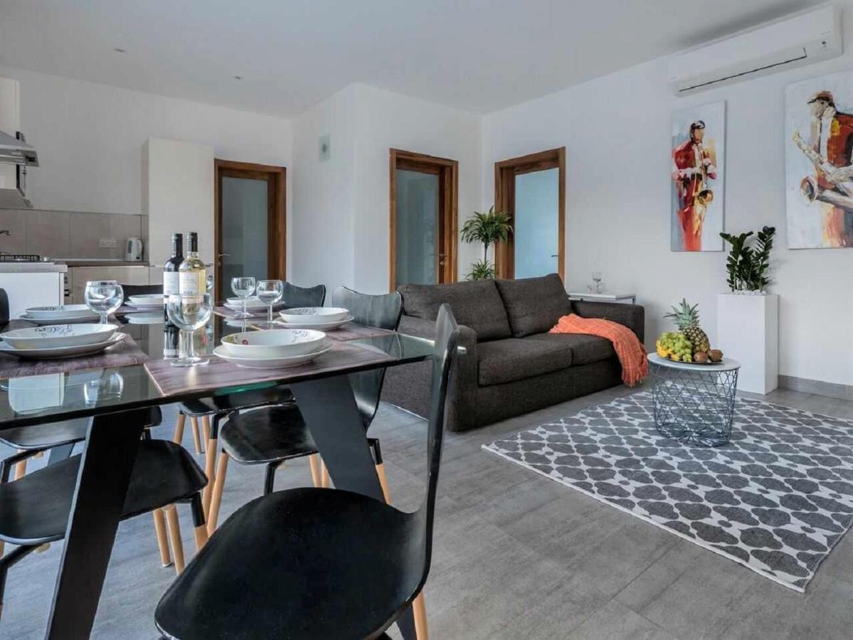 Stunning Penthouse Roof Terrace & Communal Swimming Pool St. Paul's Bay Exterior foto
